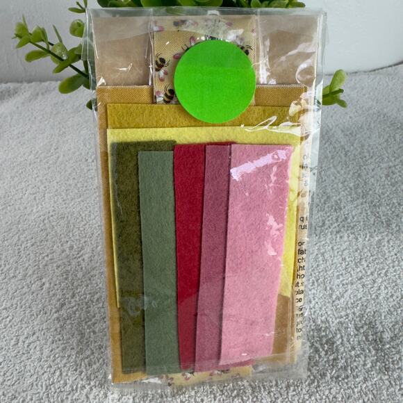 Horsefeathers "Hollyhock Under The Sun" Pincushion Kit Limited Edition 2004 - Picture 3 of 4